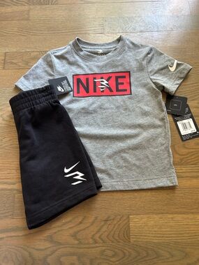 NWT Nike Boys Set size 4